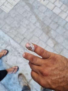הטבעת שהוצאה מהמוטמן ע"י עובדי העירייה