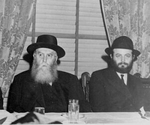 משמאל: הרב יוסף יצחק שניאורסון זצוקלל"ה נבג"מ זיע"א וחתנו, כ"ק הרבי מלובביץ'