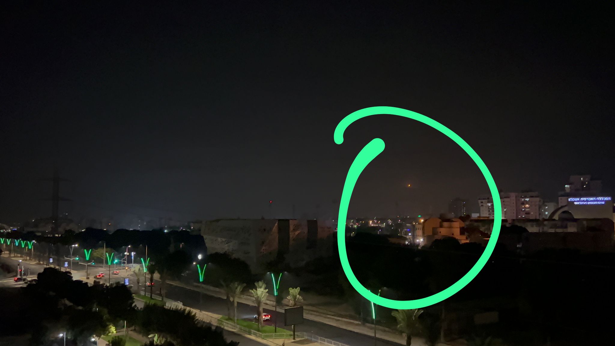 פצצות תאורה בחופי אשקלון, צילום: ב.זוארץ
