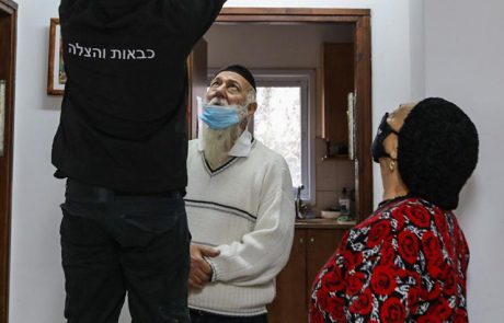 עיריית אשקלון רכשה והתקינה גלאי עשן בבתי קשישים