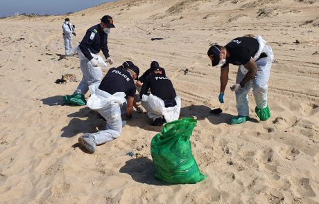 שוטרים למען הסביבה: כ-200 שוטרים פעלו הבוקר על מנת לסייע בניקיון חוף ניצנים