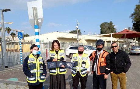 ילד בעל צרכים מיוחדים ננעל ברכב בטעות, וחולץ בשלום על ידי ידידים