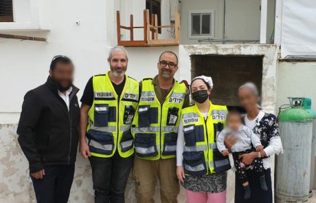 סוף טוב: תינוקת ננעלה ברכב לעיני הוריה אך חולצה בשלום בידי 'ידידים'