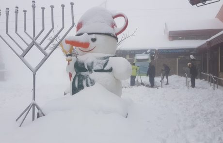 עונת השלג נפתחה באתר החרמון לאחר סופ"ש חורפי וסוער – צפו בתמונות