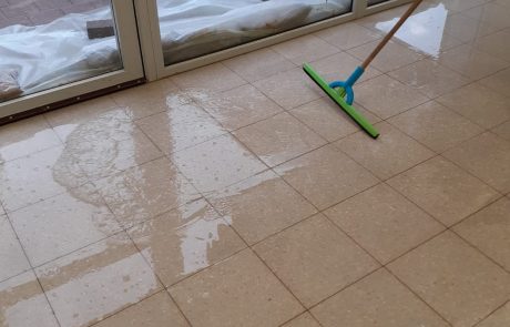 ילדי הגן בסכנה בעקבות הצפות, בעירייה שמו שקי חול וגם: הפתרון המובטח למחר