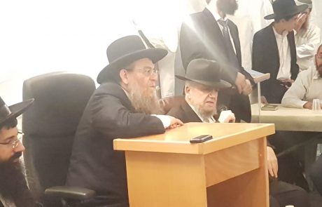הרה"ג מאזוז שליט"א הגיע לניחום אבלים בבית משפחת הרב ברדא