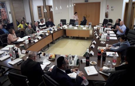 החלה ישיבת מועצת העיר אשקלון : הרב אביטן מחמיא לתומר גלאם – עשית שוויון בין כל הענפים