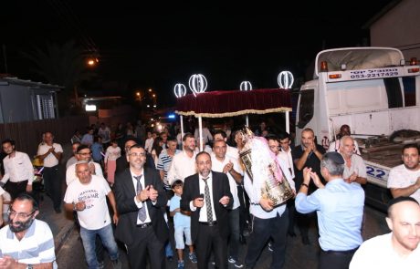 שישו ושמחו בשמחת תורה – הכנסת תורה עם פרחי ירושלים באשקלון
