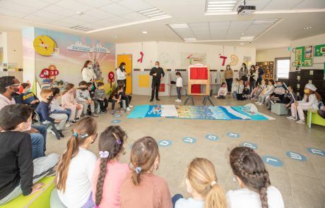 ראש העיר סייר בקייטנות פסח: למעלה מ-7,800 ילדות וילדים משתתפים בקייטנות בגני הילדים ובבתי הספר